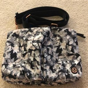 Lululemon Hip to be Free bag